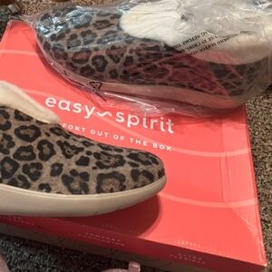 Easy Spirit Leopard Print Pet Bed